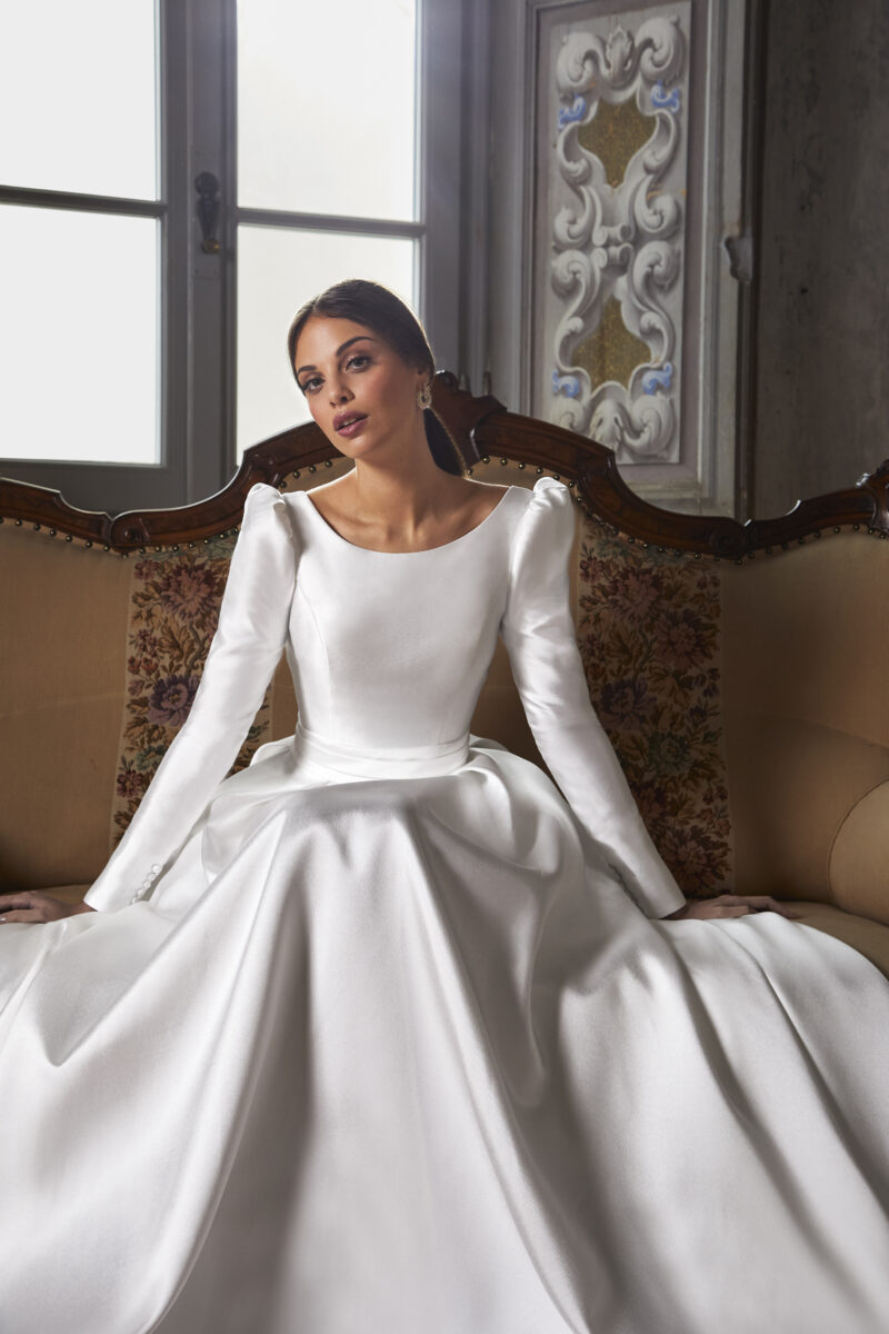 Cosmobella 8234 (verkrijgbaar met gesloten rug)